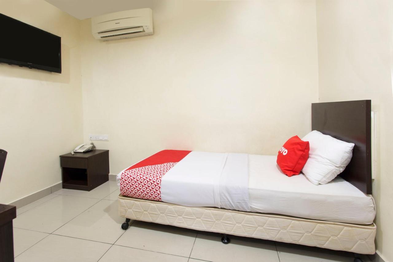 Oyo 89966 Green World Hotel @ Seri Putra Kajang Eksteriør billede